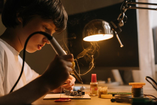 KAS PATENKA Į ELEKTRONIKOS IR JOS ĮRANKIŲ KATEGORIJĄ?