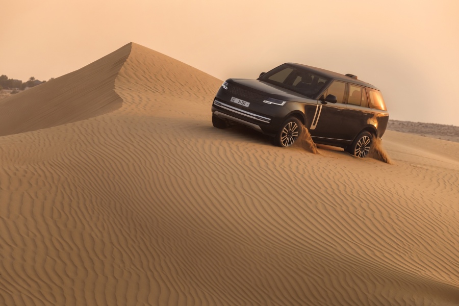 Jau testuojami „Range Rover Electric“ prototipai