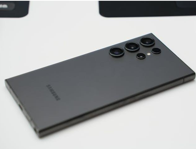 Samsung telefonų baterijos keitimas: kiek tai kainuoja ir kiek trunka?