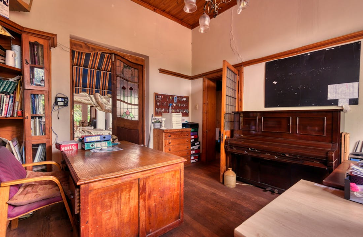 Nuo palėpės iki aukciono – kaip atpažinti vertingus antikvarinius baldus?