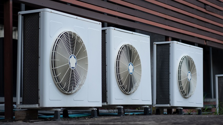 Kaip pasiruošti šildymo sezonui: ar šilumos siurbliai oras vanduo ir oras-oras gali pakeisti tradicines sistemas?