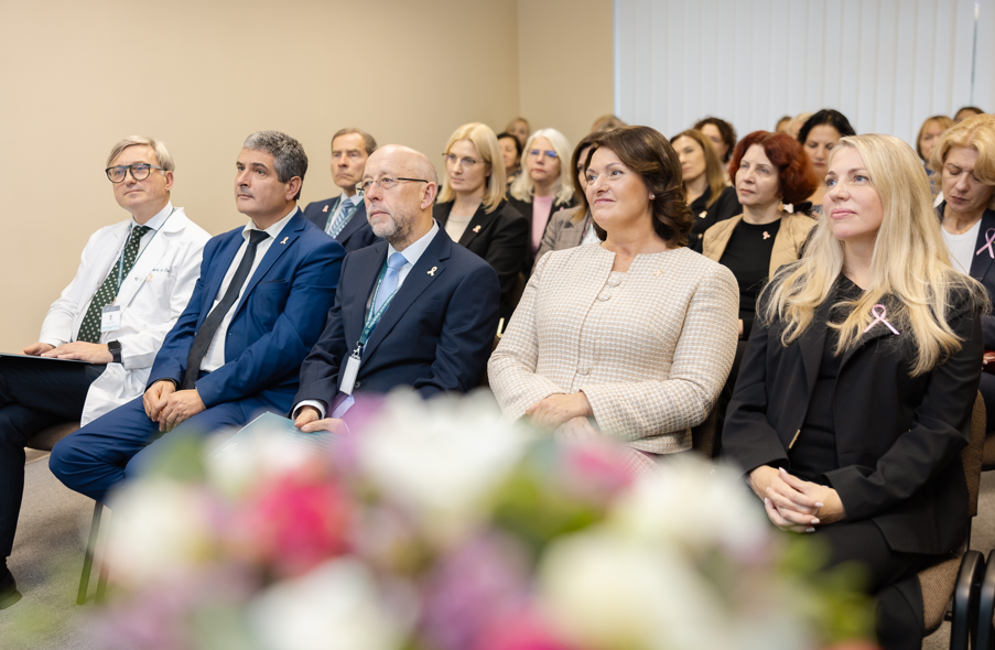 Pirmoji ponia D. Nausėdienė kviečia moteris pasirūpinti sveikata: laiku pasitikrinti –pasirinkti gyvenimą