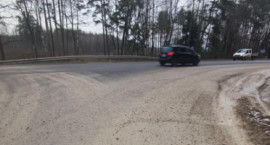 „Via Lietuva“ įspėja vairuotojus dėl kelio dangos taršos – pasekmės gali būti skaudžios