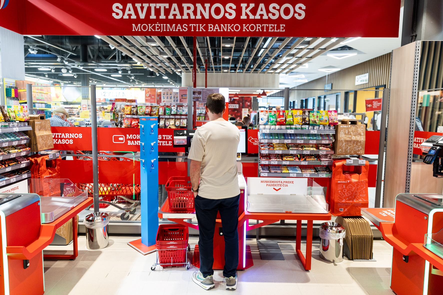 Pirmieji Lietuvoje: „Rimi“ parduotuvėse amžių patvirtinti jau galite su „Smart-ID“