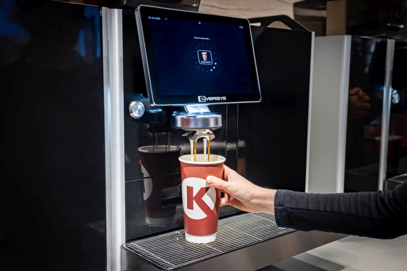 „Circle K“ investuoja 4 mln. eurų į naujos kartos kavos aparatus Lietuvoje