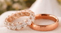 Kodėl kai kurios poros renkasi skirtingus vestuvinius žiedus – ar tai nauja taisyklė?