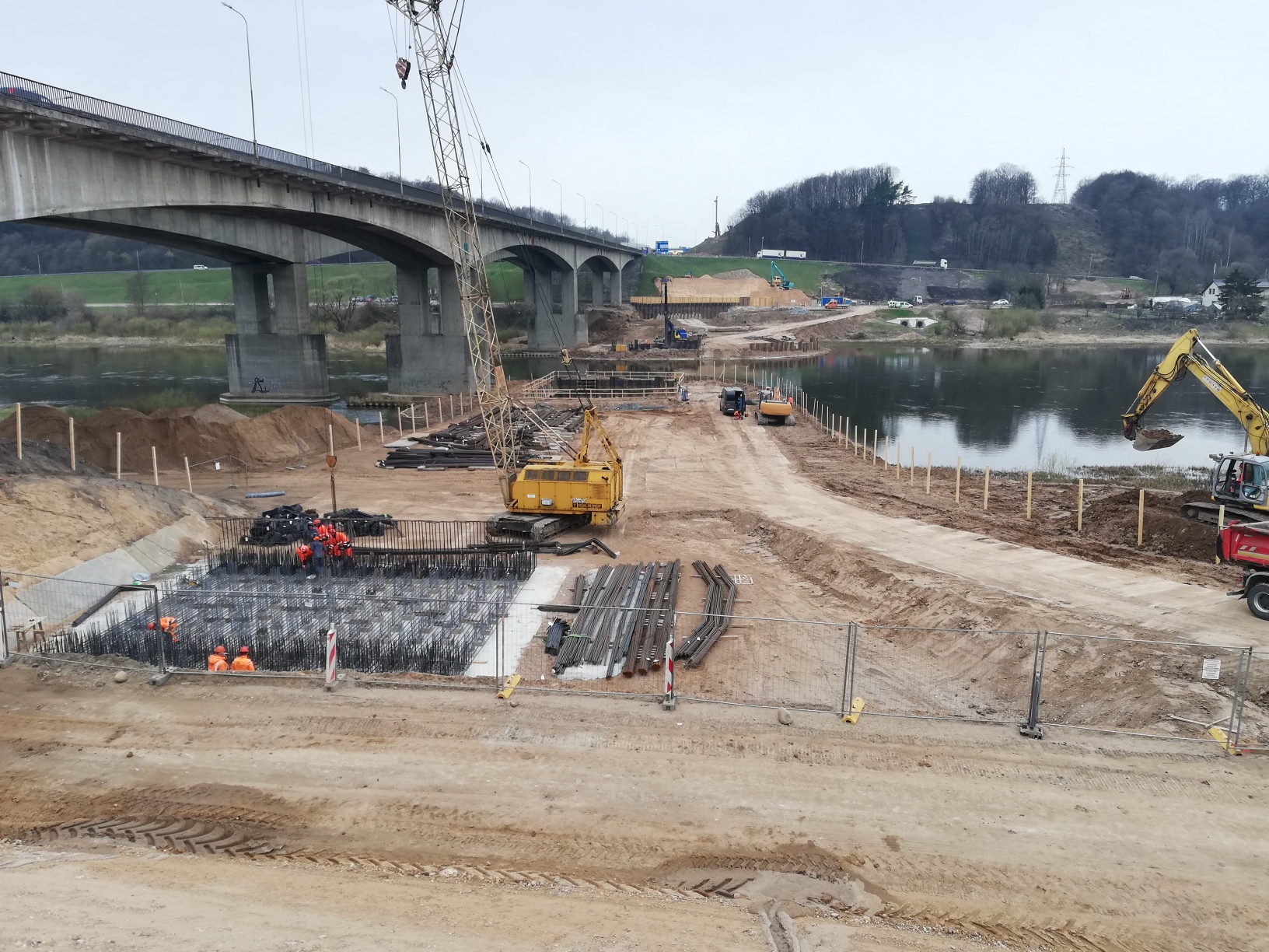 Tilto statybos darbai prie Kauno vyksta visu pajėgumu