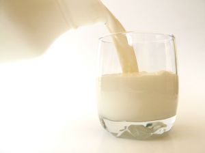 Pieno supirkimo kainos Lietuvoje augo ketvirtą mėnesį iš eilės