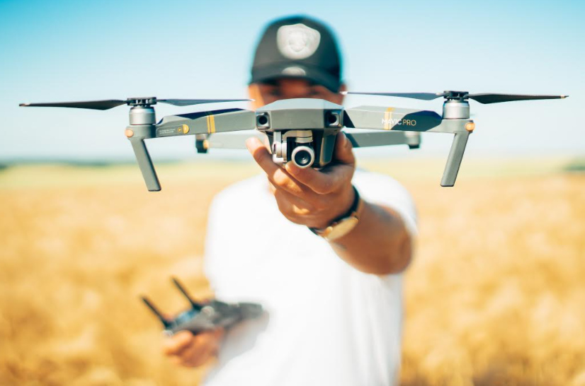 Grįžtantys paukščiai ir parskrendantys dronai: kaip išsirinkti pirmąjį bepilotę skraidyklę