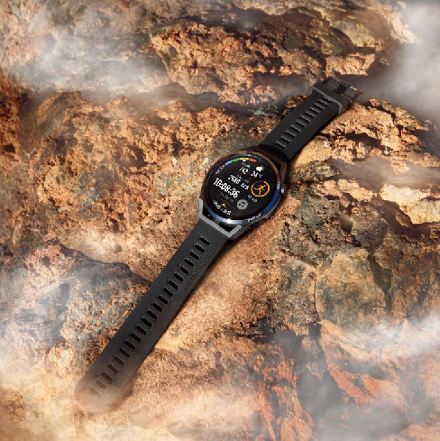 Pirmasis išmanusis laikrodis specialiai bėgikams: kokiomis funkcijomis nustebins?