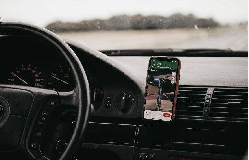 Valstybės dieną minėsite kitame mieste? Viena paprasta „Google Maps“ gudrybė leis aplenkti kamščius